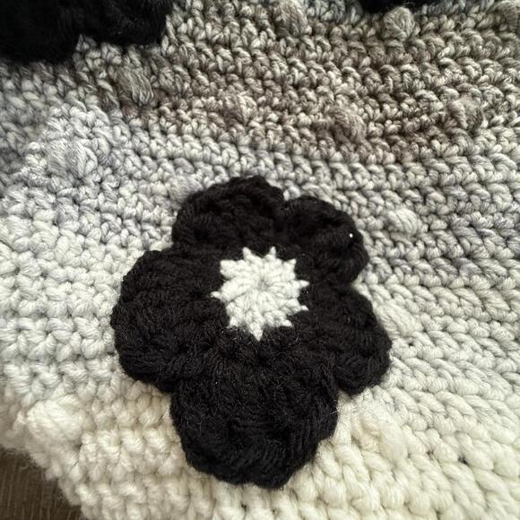 Crocheted Shoulder Bag Purse Black White Gray Rosettes Could Be Handmade - Picture 6 of 8